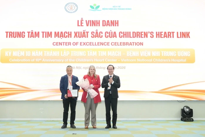 Phẫu thuật tim bẩm sinh tại Việt Nam chỉ bằng 1/10 Mỹ Phẫu thuật tim bẩm sinh tại Việt Nam chỉ bằng 1/10 Mỹ