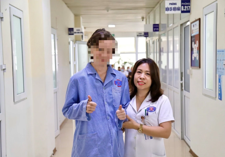 Phẫu thuật vi phẫu giúp bệnh nhân người Nga thoát nguy cơ liệt nửa người do u não lớn