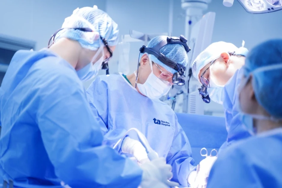 Phế quản hẹp khít như sợi chỉ do di chứng lao phổi - Báo TinVina Phế quản hẹp khít như sợi chỉ do di chứng lao phổi - Báo TinVina