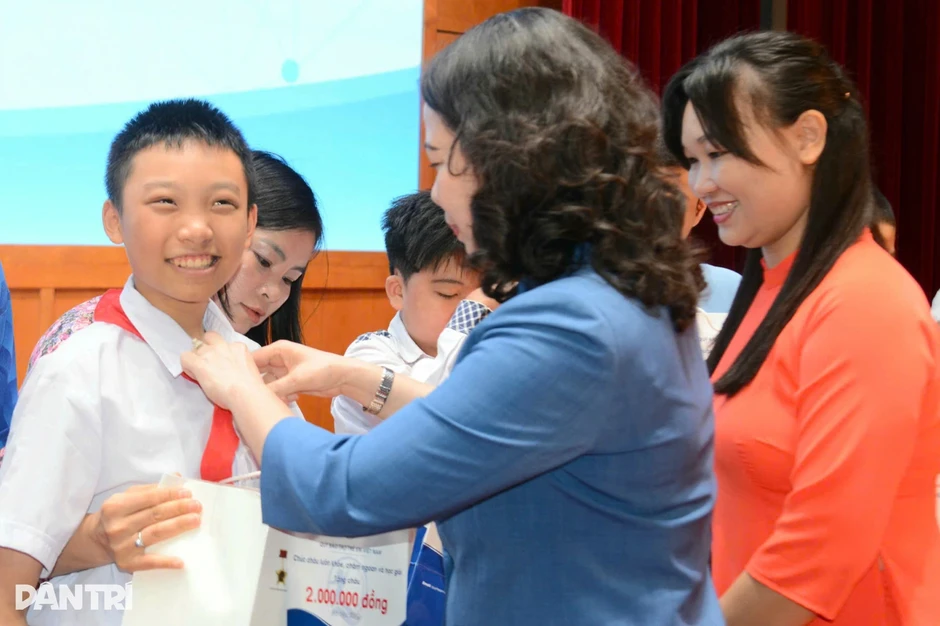 Phó Chủ tịch nước: Không để trẻ em thiếu an toàn trên không gian mạng Phó Chủ tịch nước: Không để trẻ em thiếu an toàn trên không gian mạng