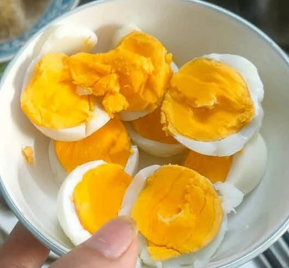 Phó giáo sư giải thích trứng luộc lòng đào hay chín kỹ tốt hơn Phó giáo sư giải thích trứng luộc lòng đào hay chín kỹ tốt hơn