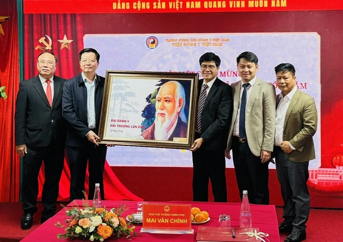 Phó Thủ tướng Mai Văn Chính yêu cầu phát huy vai trò y học cổ truyền
