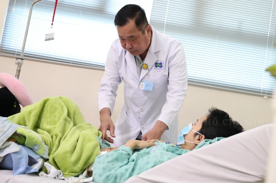 Phối hợp liên viện phẫu thuật cho bệnh nhân ung thư cổ tử cung tái phát xâm lấn mạch máu lớn Phối hợp liên viện phẫu thuật cho bệnh nhân ung thư cổ tử cung tái phát xâm lấn mạch máu lớn