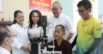 Phòng khám Hoàn Hảo đưa bác sĩ, máy móc đến tận nơi khám, phát thuốc miễn phí cho dân