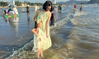 Phòng ngừa cháy nắng khi đi biển - Báo TinVina