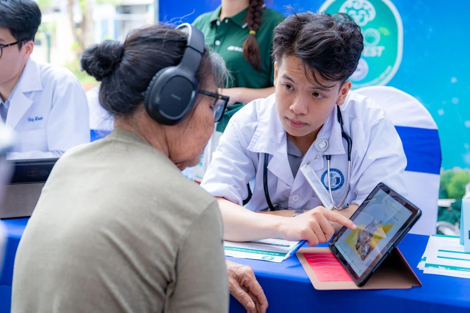 Phòng suy giảm nhận thức từ sớm: Long Châu cùng Mayoly đưa 'Trạm tầm soát trí nhớ' đến gần cộng đồng Phòng suy giảm nhận thức từ sớm: Long Châu cùng Mayoly đưa 'Trạm tầm soát trí nhớ' đến gần cộng đồng