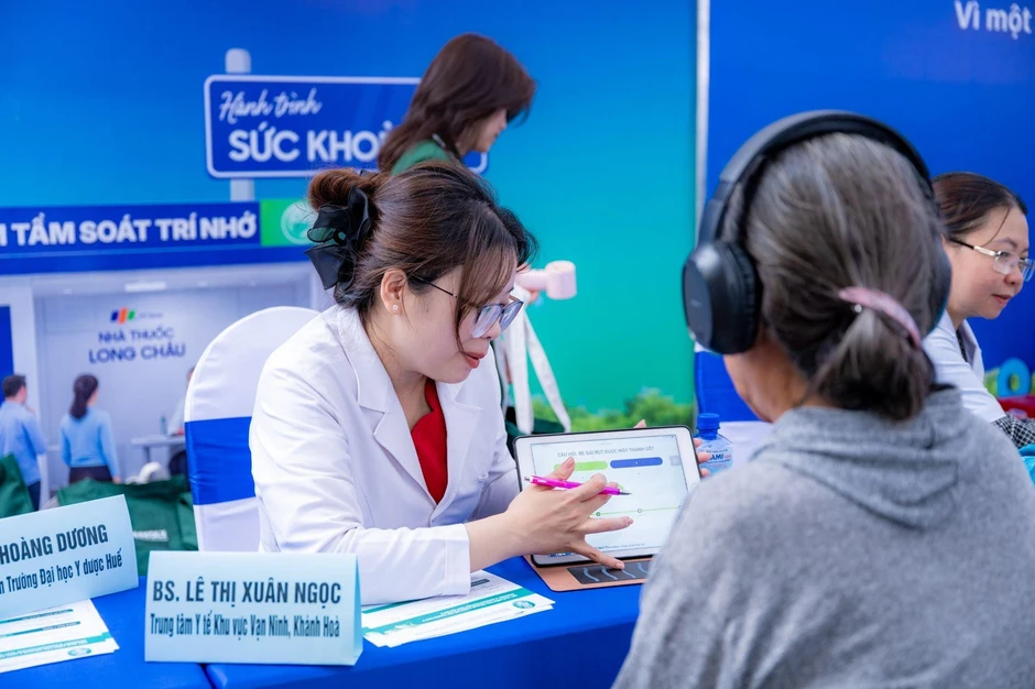 Phòng suy giảm nhận thức từ sớm: Long Châu cùng Mayoly đưa 'Trạm tầm soát trí nhớ' đến gần cộng đồng Phòng suy giảm nhận thức từ sớm: Long Châu cùng Mayoly đưa 'Trạm tầm soát trí nhớ' đến gần cộng đồng