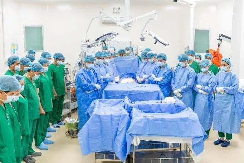 Quả tim, 2 thận của bệnh nhân chết não "hồi sinh" 3 người nguy kịch ở TPHCM Quả tim, 2 thận của bệnh nhân chết não "hồi sinh" 3 người nguy kịch ở TPHCM