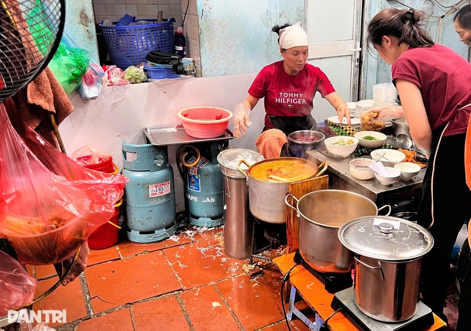 Quán bún riêu nổi tiếng Hà Nội bị chê bẩn: Cơ quan chức năng nói gì? Quán bún riêu nổi tiếng Hà Nội bị chê bẩn: Cơ quan chức năng nói gì?