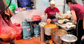 Quán bún riêu nổi tiếng Hà Nội bị chê bẩn: Cơ quan chức năng nói gì?