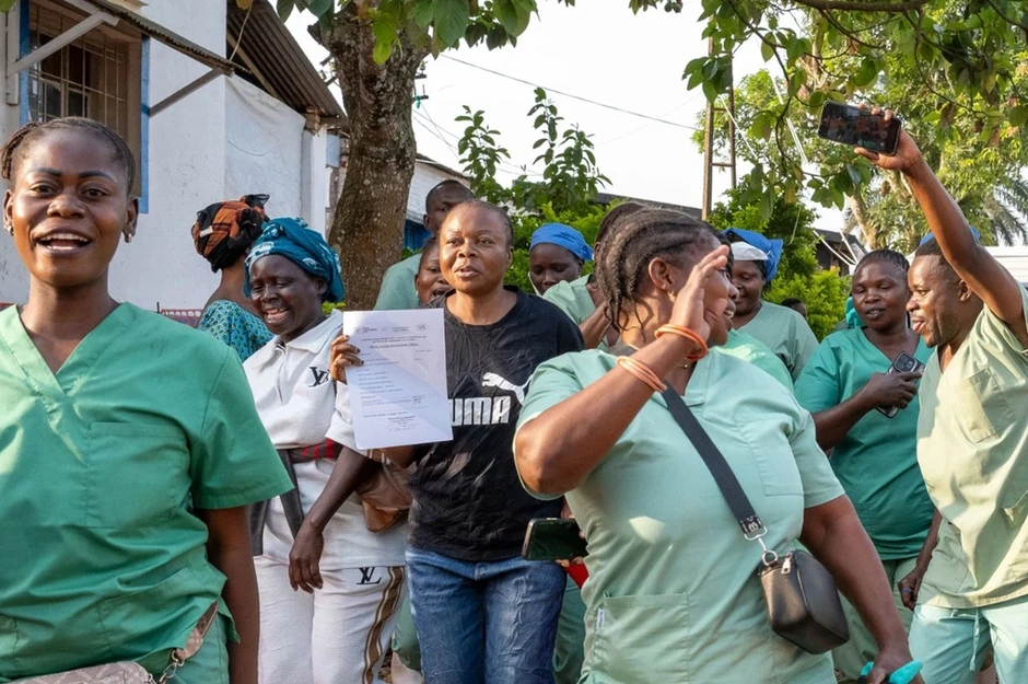 'Quan tài bị nguyền rủa' và thị trấn đào vàng trong tâm dịch Ebola 'Quan tài bị nguyền rủa' và thị trấn đào vàng trong tâm dịch Ebola