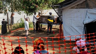 'Quan tài bị nguyền rủa' và thị trấn đào vàng trong tâm dịch Ebola