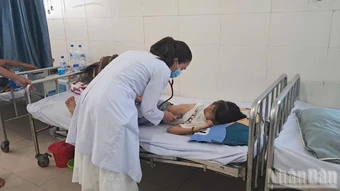 Quảng Ngãi: 19 người bị ngộ độc nhập viện điều trị sau khi ăn bánh mì