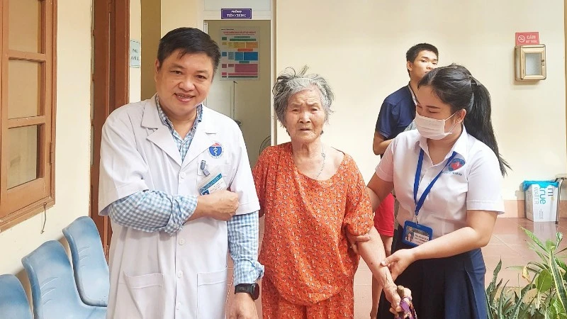 Quảng Trị phát động khám sức khỏe định kỳ, khám sàng lọc cho người dân Quảng Trị phát động khám sức khỏe định kỳ, khám sàng lọc cho người dân