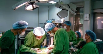 Quảng Trị: Phẫu thuật thành công ca ung thư kép hiếm gặp ở phổi, đại tràng