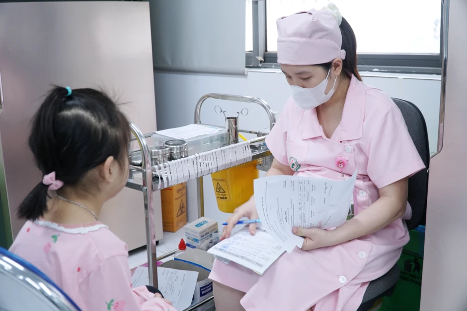 Quên lịch tiêm chủng nhắc lại: Cha mẹ ngỡ ngàng khi con mắc bệnh nặng Quên lịch tiêm chủng nhắc lại: Cha mẹ ngỡ ngàng khi con mắc bệnh nặng