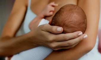 Quốc gia EU đầu tiên xóa sổ lây truyền HIV và giang mai từ mẹ sang con
