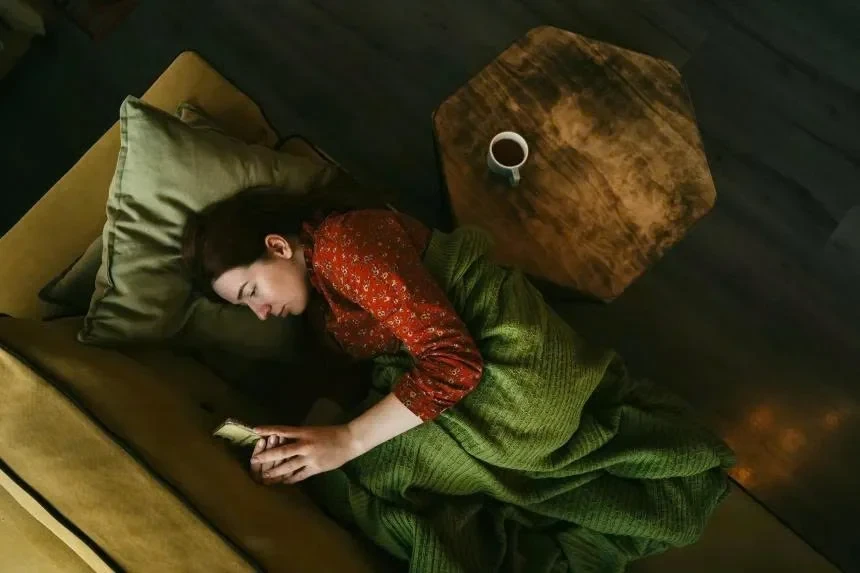 'Quy tắc 5 phút' ngắt cơn nghiện lướt điện thoại 'Quy tắc 5 phút' ngắt cơn nghiện lướt điện thoại