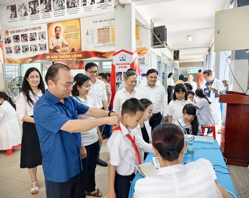 Quyết liệt đẩy nhanh tiến độ khám sức khỏe định kỳ cho người dân Quyết liệt đẩy nhanh tiến độ khám sức khỏe định kỳ cho người dân