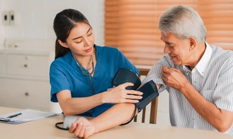 Rào cản trong triển khai tiêm chủng cho người lớn - Báo TinVina