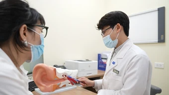 Ráy ướt có dễ bị viêm tai giữa? - Báo TinVina