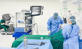 Robot mổ '2 trong 1' chữa u tuyến ức, nhược cơ - Báo TinVina