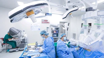 Robot phẫu thuật 'một cổng' điều trị ung thư - Báo TinVina Sức khỏe - Báo TinVina