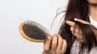 Rụng tóc có phải do yếu sinh lý?