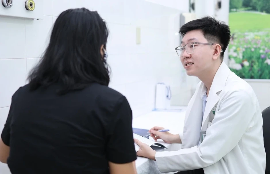 Sai lầm dùng dầu tẩy trang mỗi ngày khiến da nổi mụn Sai lầm dùng dầu tẩy trang mỗi ngày khiến da nổi mụn