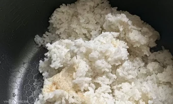Sai lầm khi ăn cơm nguội gây ngộ độc