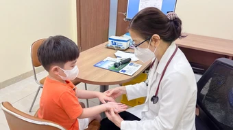 Sai lầm khiến bệnh tay chân miệng trở nặng - Báo TinVina