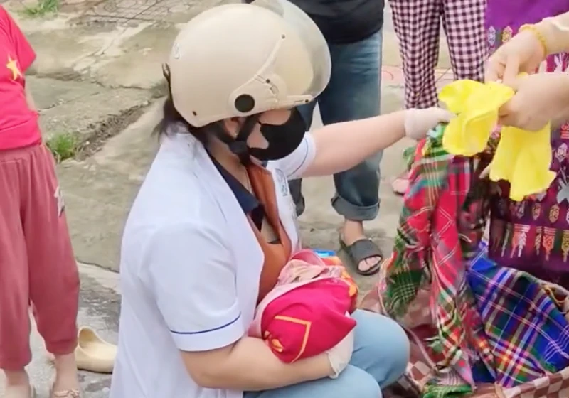 Sản phụ 'đẻ rơi' con trên đường đến cơ sở y tế Sản phụ 'đẻ rơi' con trên đường đến cơ sở y tế