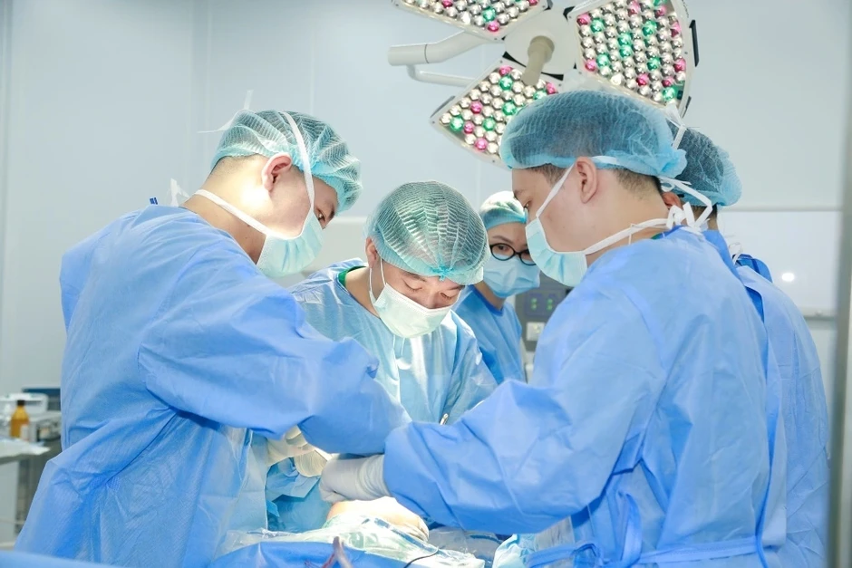 Sau 14 năm đau đớn vì di chứng tai nạn, người đàn ông tìm lại bước đi