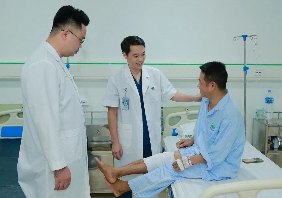 Sau 14 năm đau đớn vì di chứng tai nạn, người đàn ông tìm lại bước đi