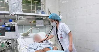 Say rượu nằm ngủ, cảnh báo nguy cơ sặc thức ăn vào phổi