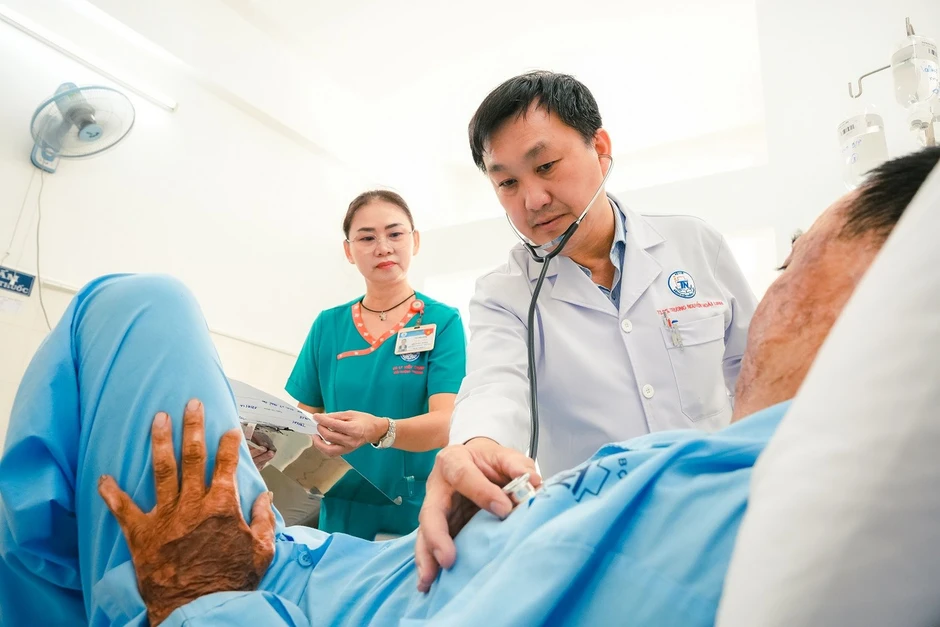 Shipper ở TPHCM bị đồng nghiệp đâm xuyên tim, thấu phổi Shipper ở TPHCM bị đồng nghiệp đâm xuyên tim, thấu phổi
