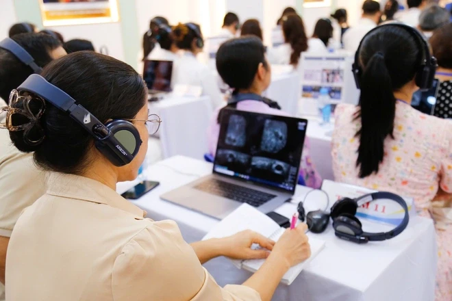 Siêu âm vú 3D tự động: Bước tiến mới tầm soát ung thư vú sớm Siêu âm vú 3D tự động: Bước tiến mới tầm soát ung thư vú sớm