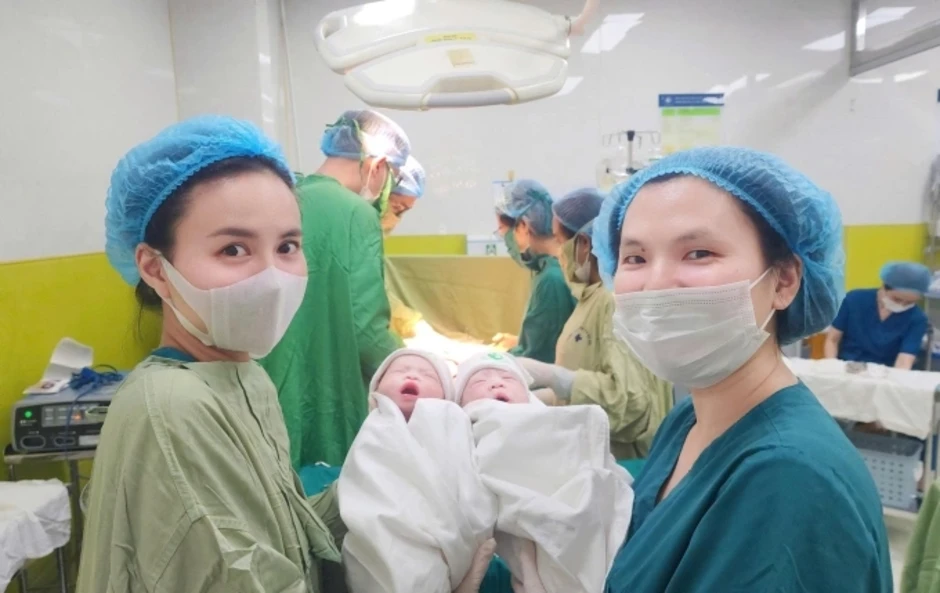 Sinh đôi ở tuổi 56 Sinh đôi ở tuổi 56