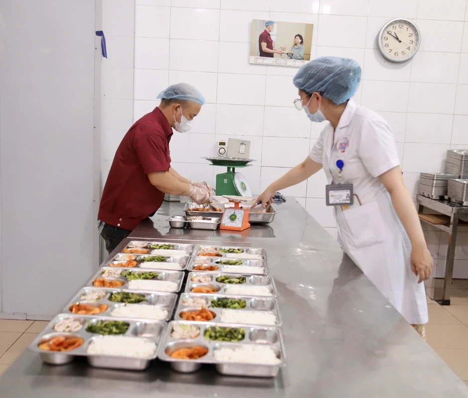 Sợ ăn nhiều sẽ "nuôi khối u", bệnh nhân ung thư rơi vào tình trạng suy kiệt Sợ ăn nhiều sẽ "nuôi khối u", bệnh nhân ung thư rơi vào tình trạng suy kiệt