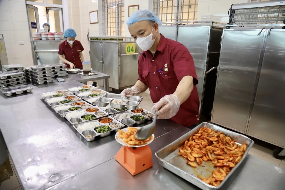 Sợ ăn nhiều sẽ "nuôi khối u", bệnh nhân ung thư rơi vào tình trạng suy kiệt Sợ ăn nhiều sẽ "nuôi khối u", bệnh nhân ung thư rơi vào tình trạng suy kiệt
