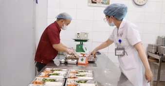 Sợ ăn nhiều sẽ "nuôi khối u", bệnh nhân ung thư rơi vào tình trạng suy kiệt