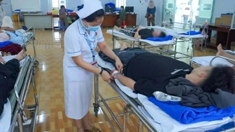 Số ca nghi ngộ độc bánh mì ở Đồng Tháp tăng vượt 200