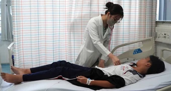 Số ca nghi ngộ độc sau ăn bánh mì ở TPHCM tăng lên 83