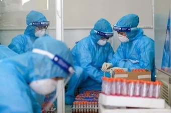 Số người mắc Covid-19 và cúm mùa liên tục tăng cao, Bộ Y tế khuyến cáo khẩn