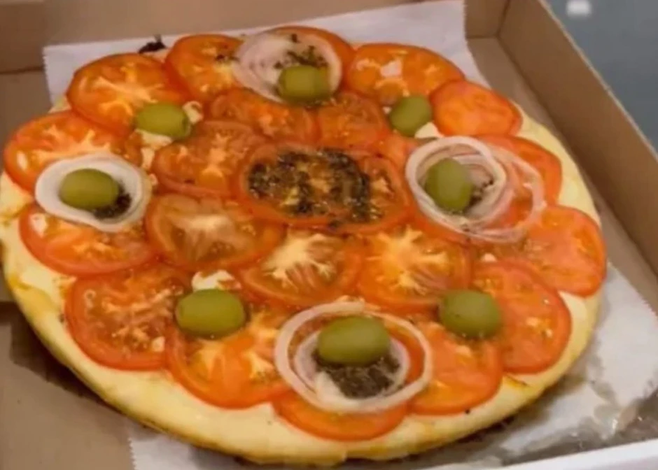 Sở thích ăn pizza từng suýt hủy hoại sự nghiệp của Messi