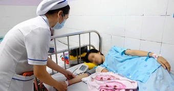 Sốc phản vệ sau khi ăn ốc, thai phụ 39 tuần phải mổ khẩn cấp để cứu con