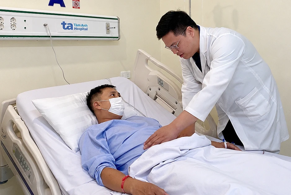 Sỏi kẹt ở niệu quản và hai thận người đàn ông - Báo TinVina