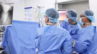 Sỏi nằm dọc ống tụy người phụ nữ - Báo TinVina