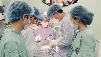 Sống chung với khối u khổng lồ kích thước hơn 10cm vì ngại đi khám