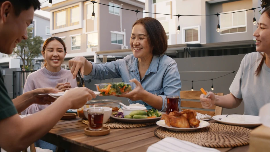 Sống khỏe dài lâu - Khi tuổi thọ không chỉ là đích đến duy nhất Sống khỏe dài lâu - Khi tuổi thọ không chỉ là đích đến duy nhất